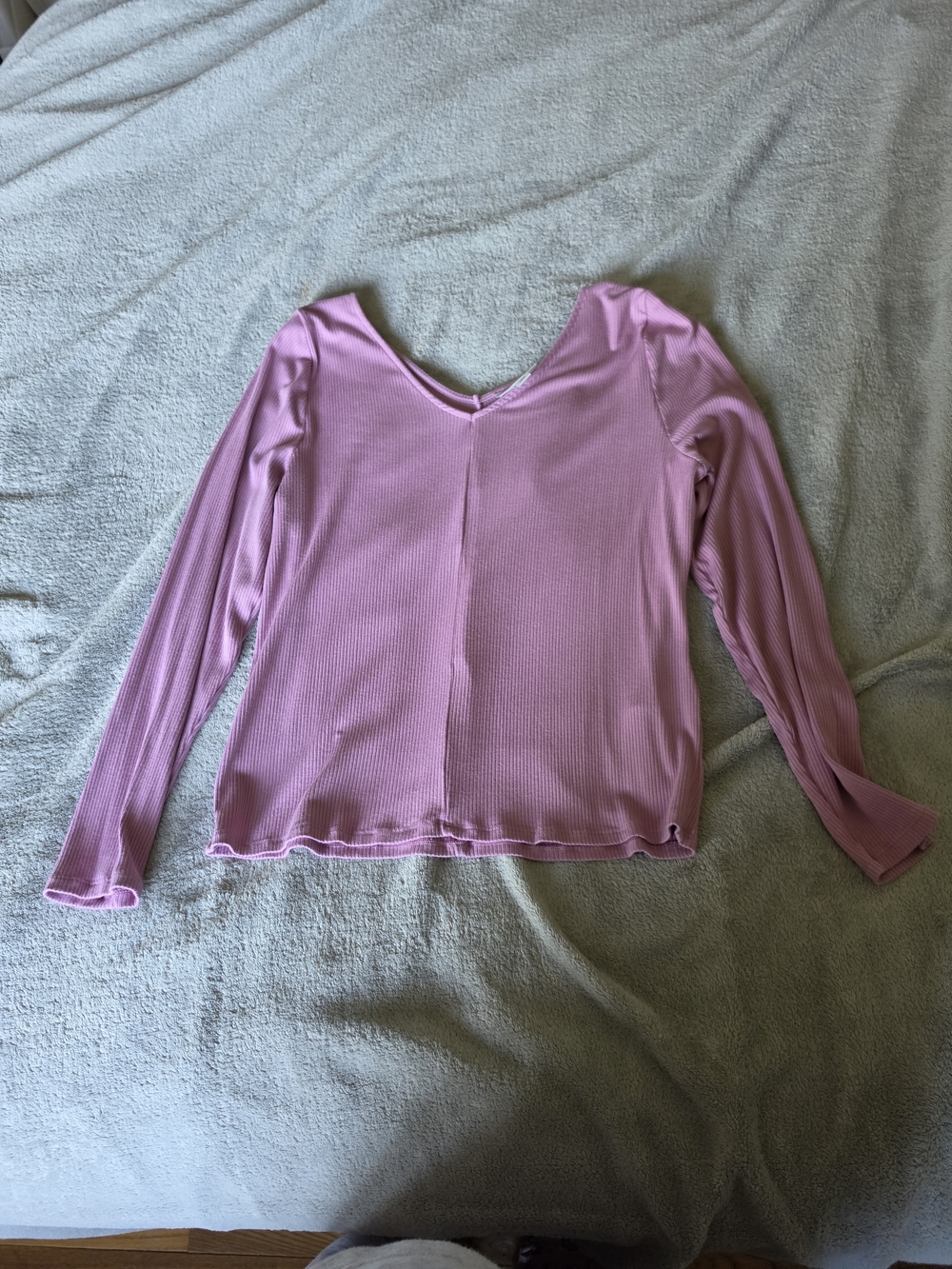 Ribbed V-Neck Long-Sleeve Top in Lavender Pink